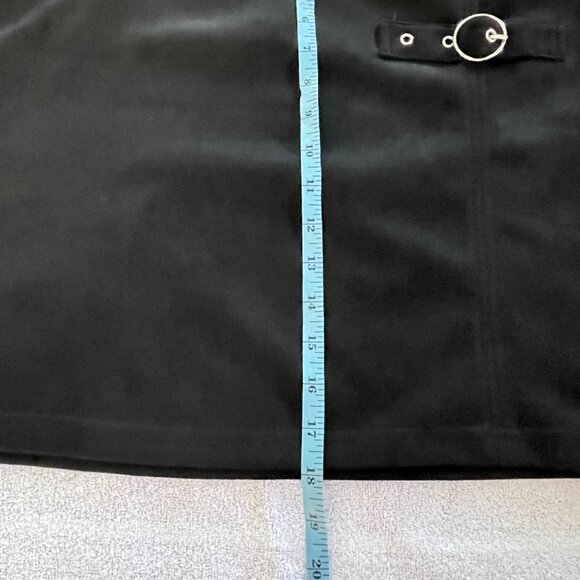 Black mini skirt soft velour buckle detailing size 11 - Picture 5 of 7